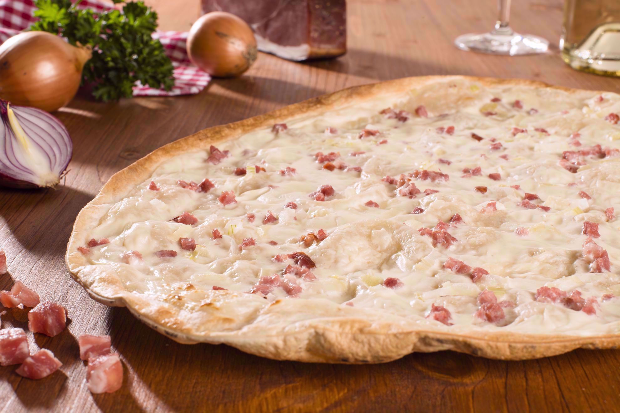 Bonflam GmbH. Flammkuchen Traditionell, Speck &amp; Zwiebel, oval